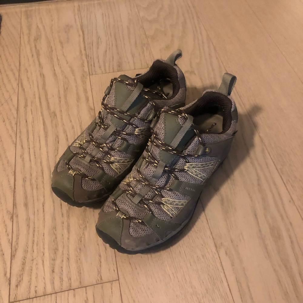 NWOT Merrell Hiking Shoe